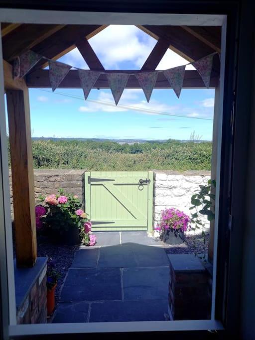 Cosy 2 Bed Cottage Between Snowdonia And The Sea Llandegai ภายนอก รูปภาพ