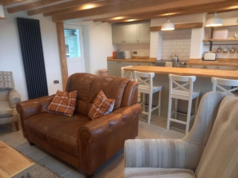 Cosy 2 Bed Cottage Between Snowdonia And The Sea Llandegai ภายนอก รูปภาพ