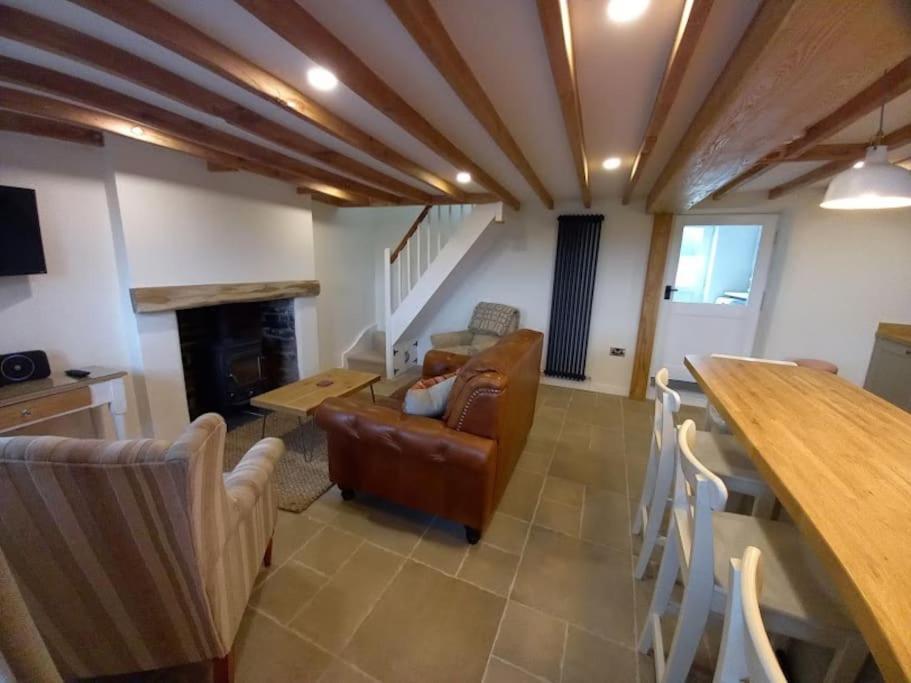 Cosy 2 Bed Cottage Between Snowdonia And The Sea Llandegai ภายนอก รูปภาพ