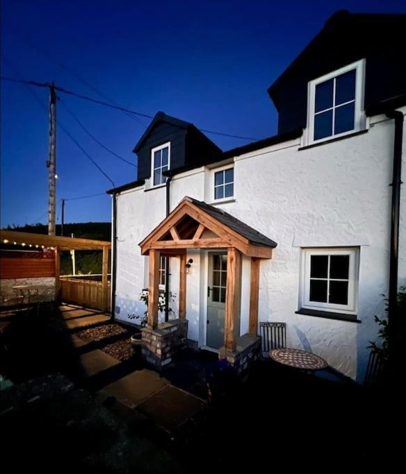 Cosy 2 Bed Cottage Between Snowdonia And The Sea Llandegai ภายนอก รูปภาพ