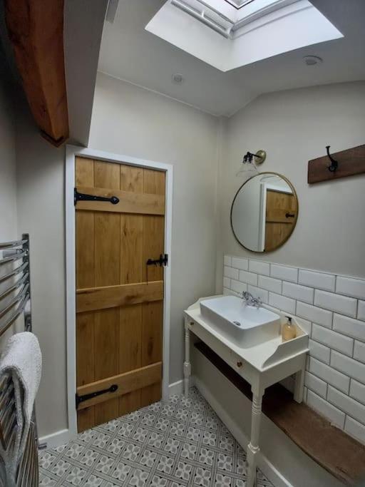 Cosy 2 Bed Cottage Between Snowdonia And The Sea Llandegai ภายนอก รูปภาพ